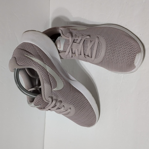 NIKE Tanjun Women’s lilac Sneakers Size 7 - Picture 3 of 10